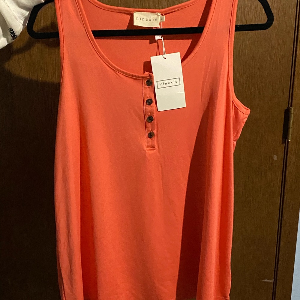 Ninexis tank top